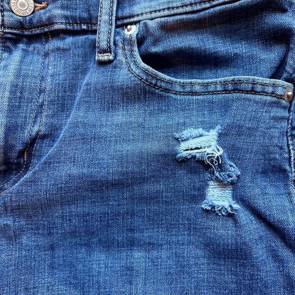 Levi’s Jean Shorts Women's Size 29 Mid Length Distressed Rolled Hem - Picture 4 of 7